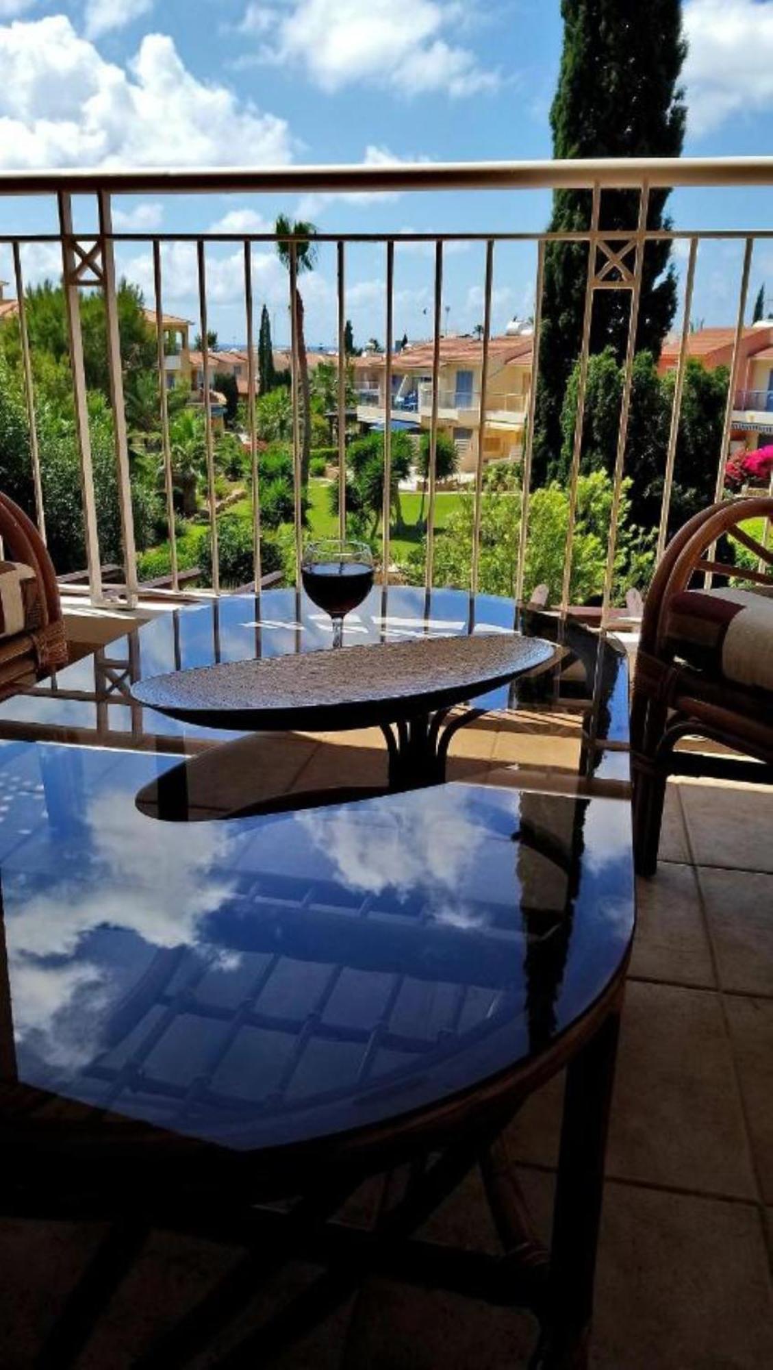 Apartament H&O Regina Garden Ap New In Paphos! Zewnętrze zdjęcie
